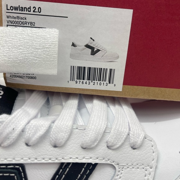 Vans WMNS White and Black Shoes Lowland 2.0
White/Black
VN000D6RYB2 Sneakers - Picture 16 of 16